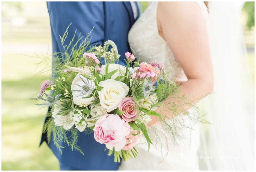 bluebird manor bride and groom  photos bouquet close-up